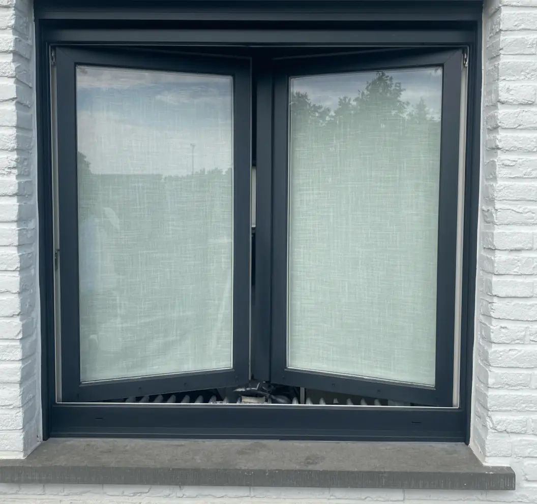 Exterior door after relacquering – durable new lacquer
