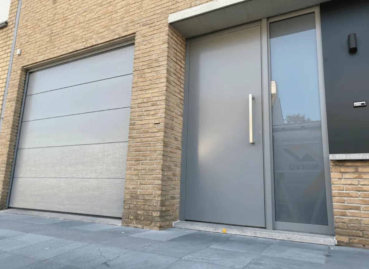 Aged aluminium facade before treatment
