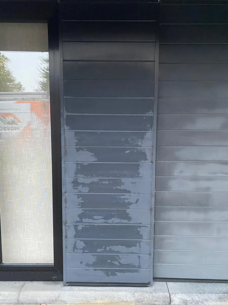 Panneau de porte de garage avant la nouvelle finition Panneau de porte de garage avant la nouvelle finition